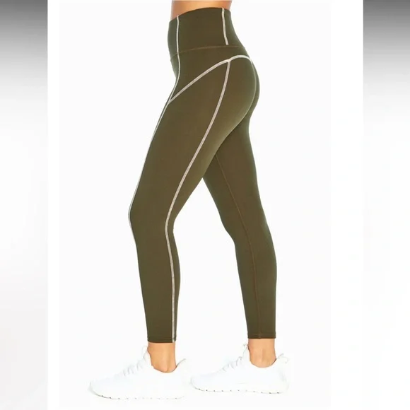 CYCLE HOUSE Womens Medium Olive Green Leggings 7/8 length Zip Pocket - Picture 2 of 11